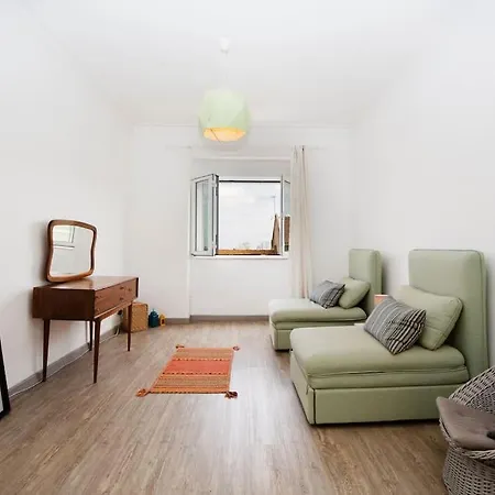 Vintage Apartment *