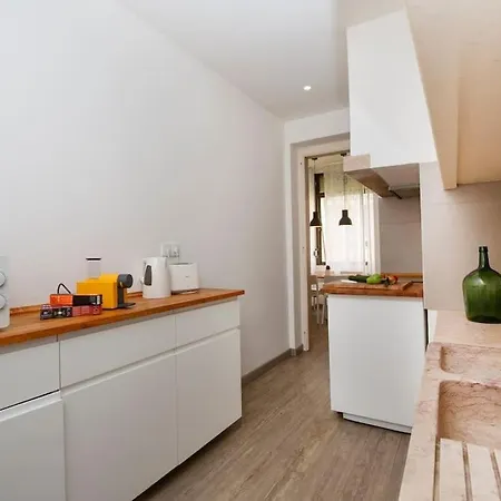 Vintage Apartment *
